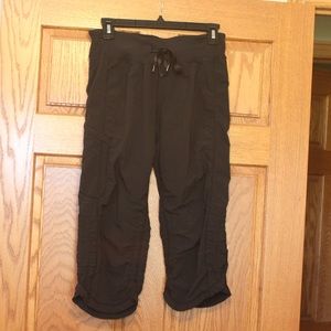Zella Capris in black, size 6